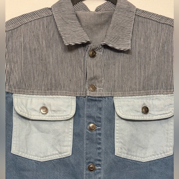 Cropped Color-blocked Denim Jacket - Picture 5 of 5